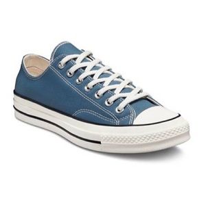 Converse Chuck 70 Ox Sneaker in deep blue and black